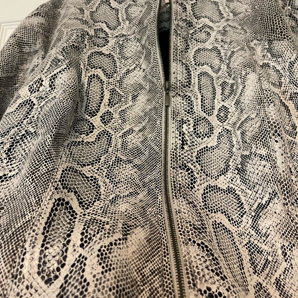 Ruby Road faux snake - Picture 2 of 5